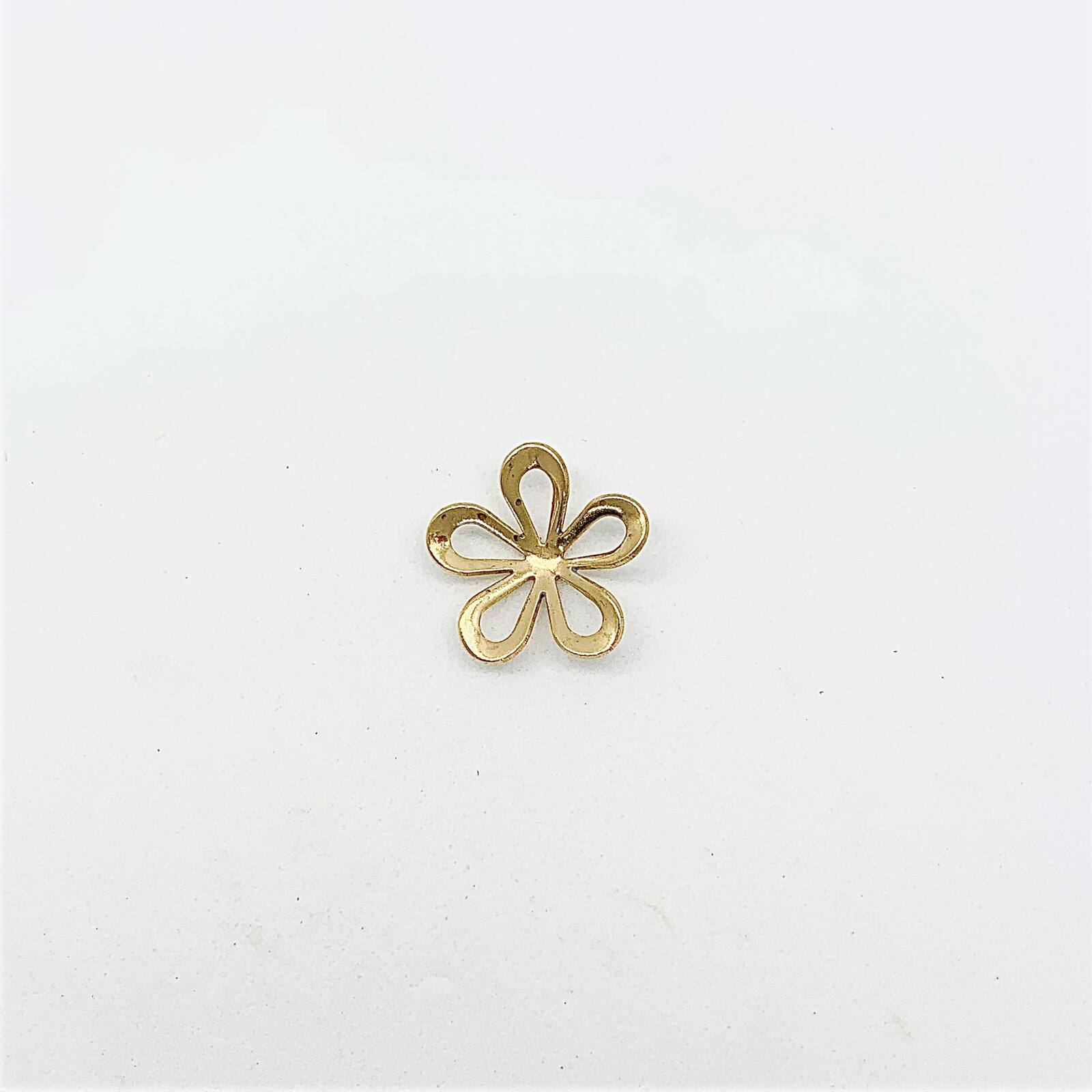 T21-279 【ｱﾒﾘｶ製】スカシ 5枚花(大) ; 入数：10個 素材：真鍮