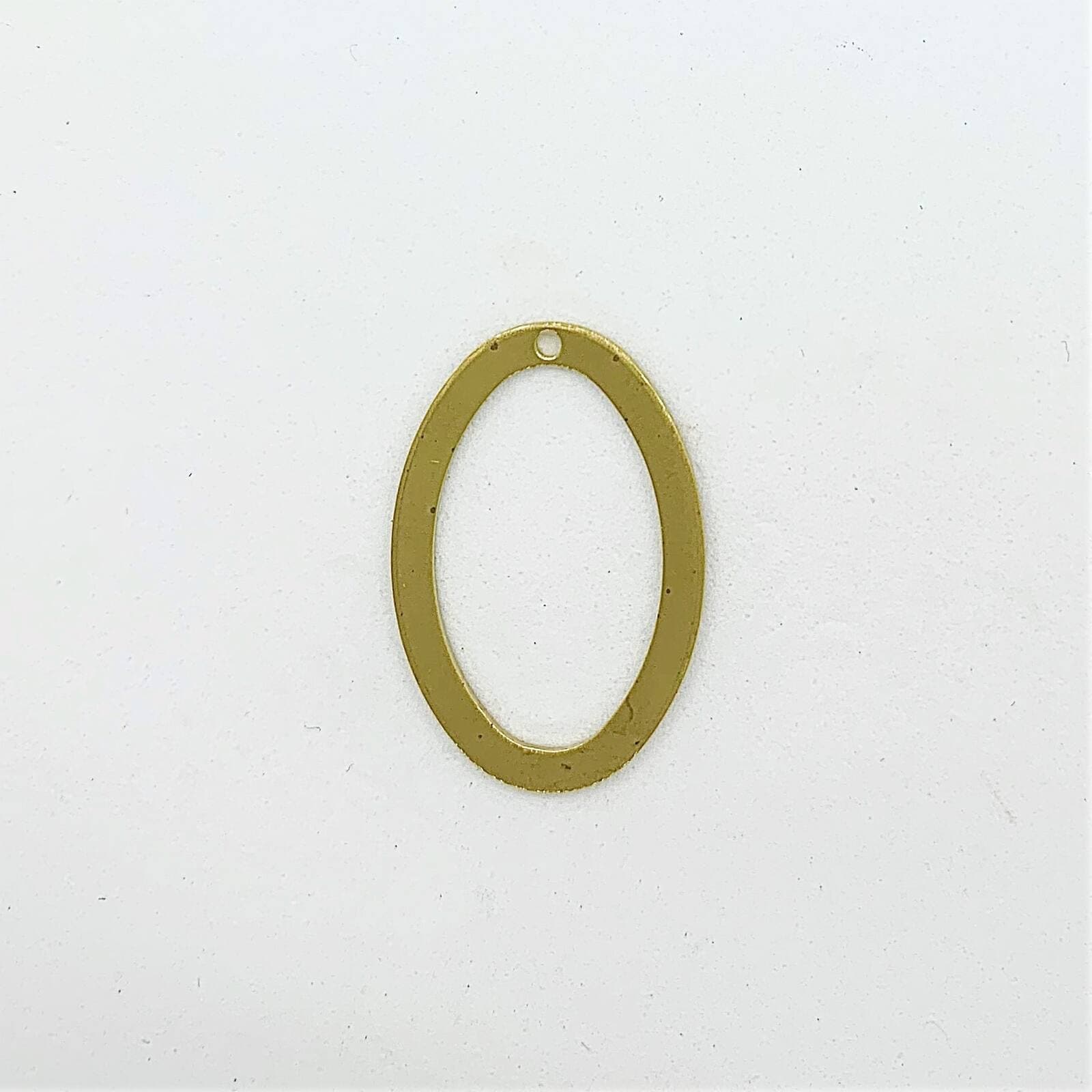 直径は約、1,110ミリの舵輪材質はチーク材中央部は真鍮インテリア