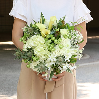 アレンジメント Loulou 白 グリーン 赤 紫 ギフト 誕生日 バラ 花 別途送料 結婚祝い 結婚記念日 ホワイトデー 卒業式 入学 プレゼント クール便選択可能