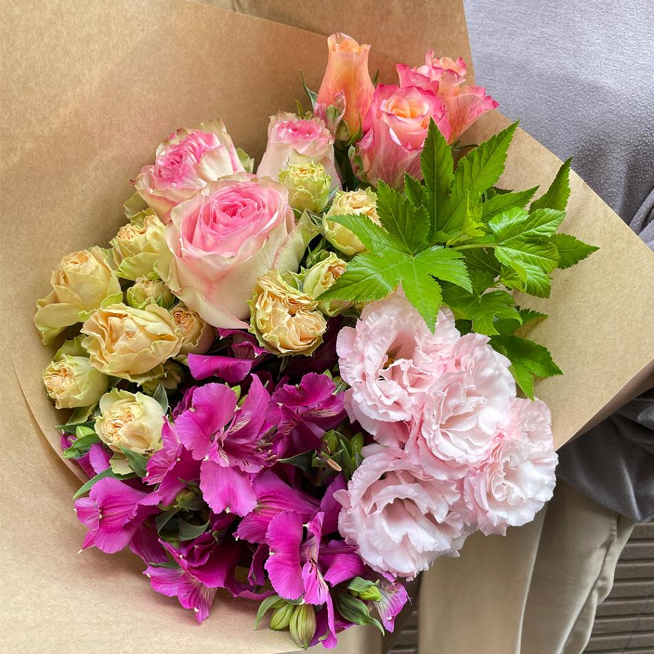 切り花の福袋 季節のお花を5種類以上 本数15本以上 花丈 草丈 45cm 葉もの グリーンを添えて マルシェ花束 送料無料 送料込み あす楽対応 生花 ブーケ ナチュラル 退職 お供え 敬老の日 誕生日 プレゼント ギフト 冬季配送不可地域あり フラワーギフト 花束 切花 花と