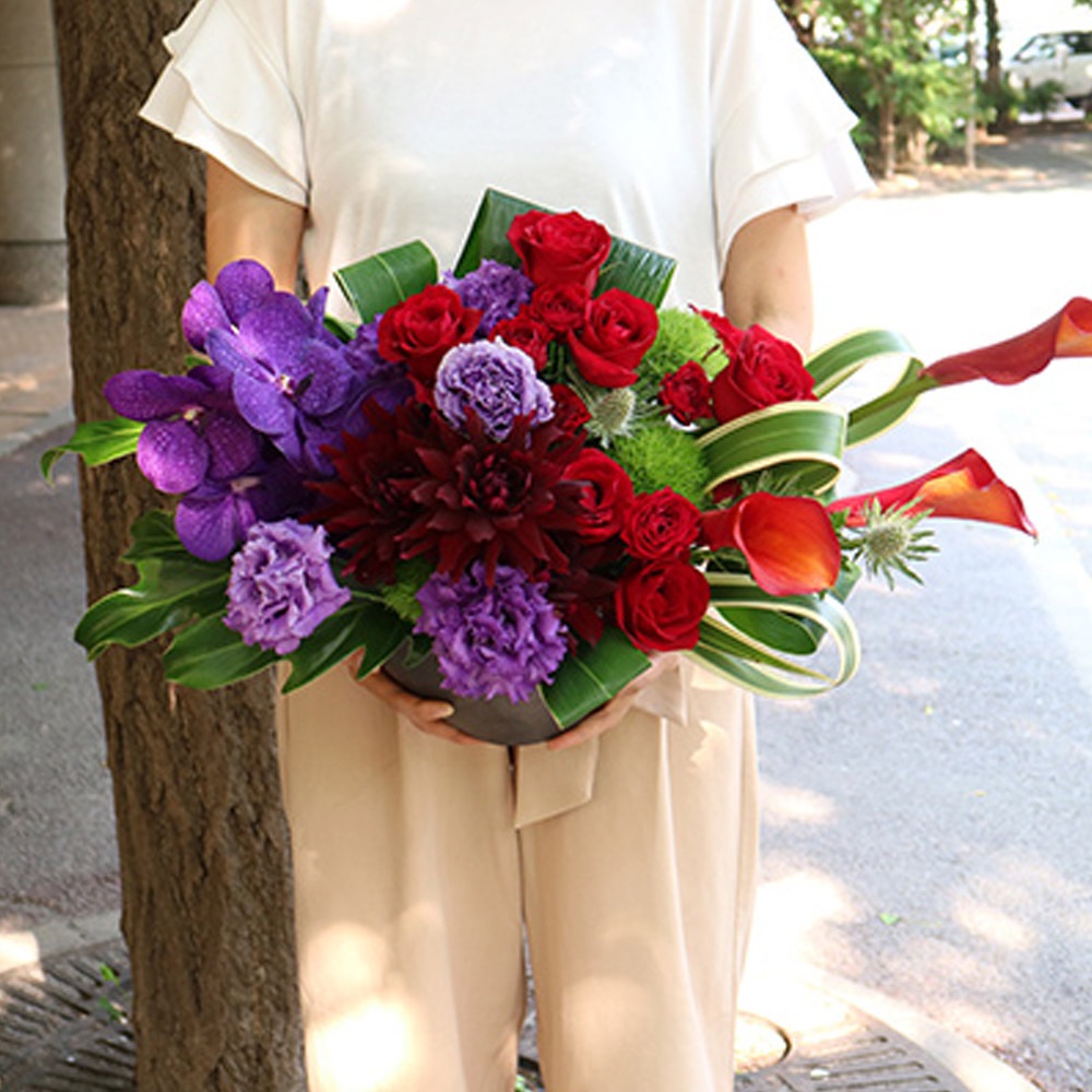 アレンジメント Loulou 白 グリーン 赤 紫 ギフト 誕生日 バラ 花 別途送料 結婚祝い 結婚記念日 ホワイトデー 卒業式 入学 プレゼント クール便選択可能