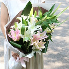 花束 Loulou ブーケタイプ ピンク 白 ギフト 誕生日 バラ フラワー あす楽13時まで 生花 結婚祝い 結婚記念日 プレゼント クール便選択可能