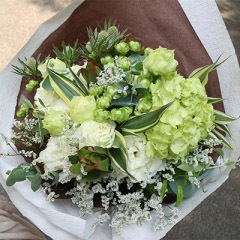 花束 Loulou ブーケタイプ グリーン ピンク 赤 ギフト 誕生日 バラ フラワー 花 あす楽13時まで 別途送料 生花 ブーケ 結婚 プレゼント クール便選択可能