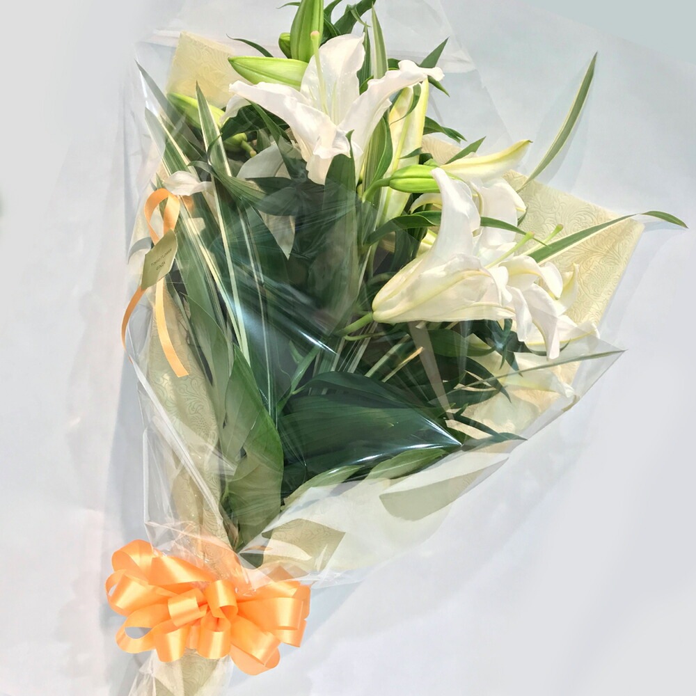 カサブランカ 花束 5本 20輪以上 生花 白ユリの女王 銀座のカサブランカ 大輪白ユリ ほぼ蕾でお届け 土日も出荷 お届け日指定 送料無料 誕生日 プレゼント ギフト 父 お祝い 贈り物