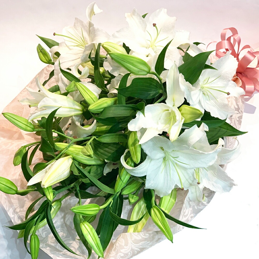 カサブランカ 花束 6本 24輪以上 生花 ユリの女王 銀座のカサブランカ 大輪白ユリ ほぼ蕾でお届け 土日も出荷 お届け日指定 送料無料 誕生日 クリスマス プレゼント ギフト お祝い 贈り物