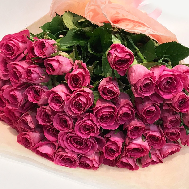 ピンクバラ50本の花束 送料無料 バラ 花束 50本 ピンク 桃色 薔薇 ブーケ 生花 入学 母の日 父の日 プレゼント ギフト お祝い 記念日 フラワー プロポーズ 結婚祝い 誕生日 退職 還暦 永遠 土日も出荷 クール便選択可能