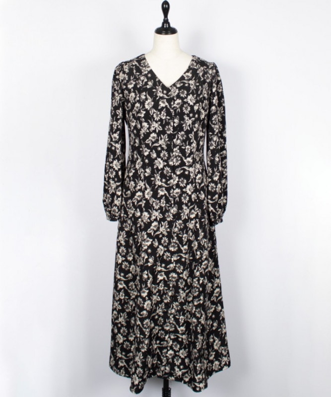 SALE】Vネックモノトーン花柄ロングワンピース - 12Twelve