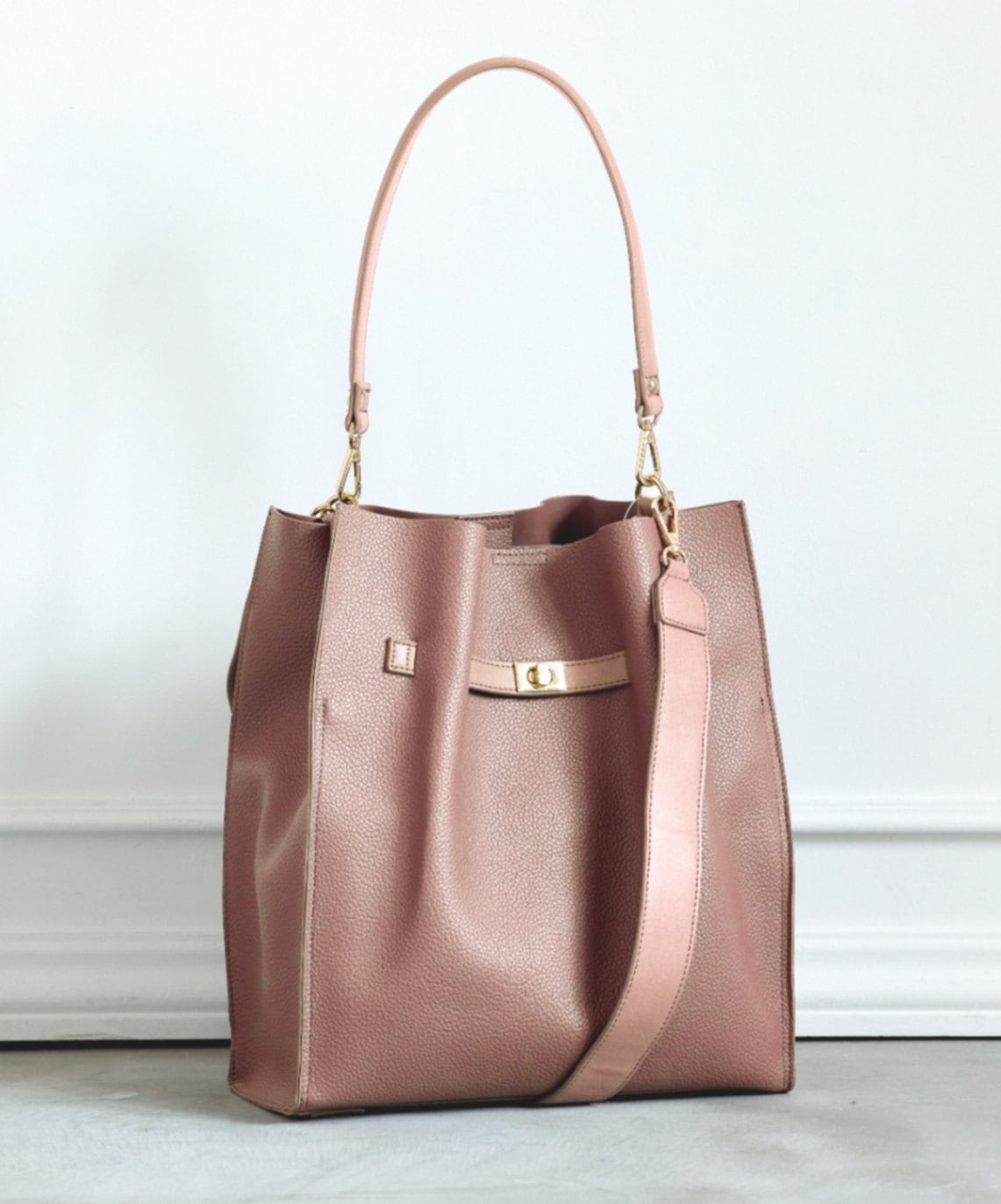 SALE】【通勤バッグ】軽量タックベルトデザインA4バッグ