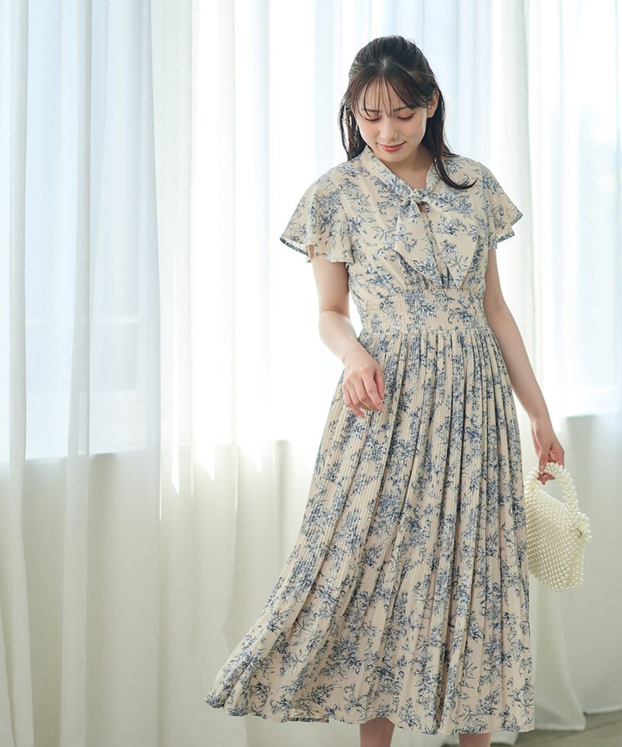 ボウタイウエストシャーリング消しプリーツ花柄半袖ワンピース