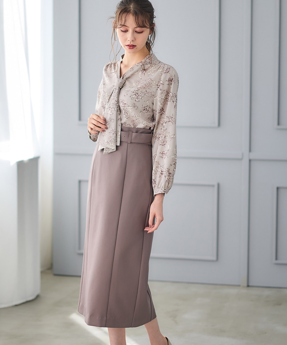 新品タグ付きボウタイフラワーブラウスくすみピンク SALE】花柄フリルタイブラウス - 12Twelve Agenda(トゥエルブ