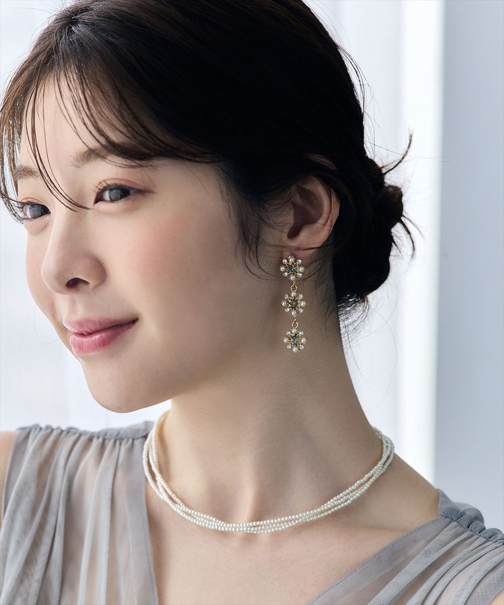 3連フラワーパールビジューピアス - 12Twelve Agenda(トゥエルブ