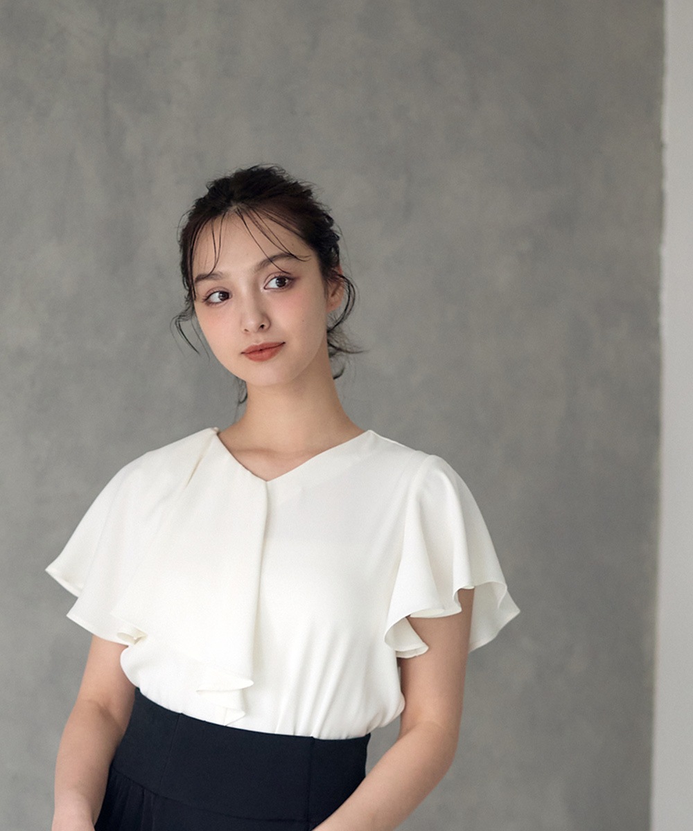 ◆幻◆ 希少美品　定価3.2万円 ADORE VERY アシメラッフルブラウス ◇幻◇ 希少美品 定価3.2 ADORE VERY アシメラッフルブラウス