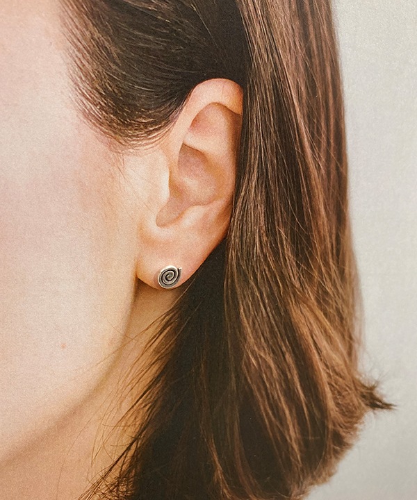 カレンシルバー うずまき スタッド ピアス TGSE-2219 ★