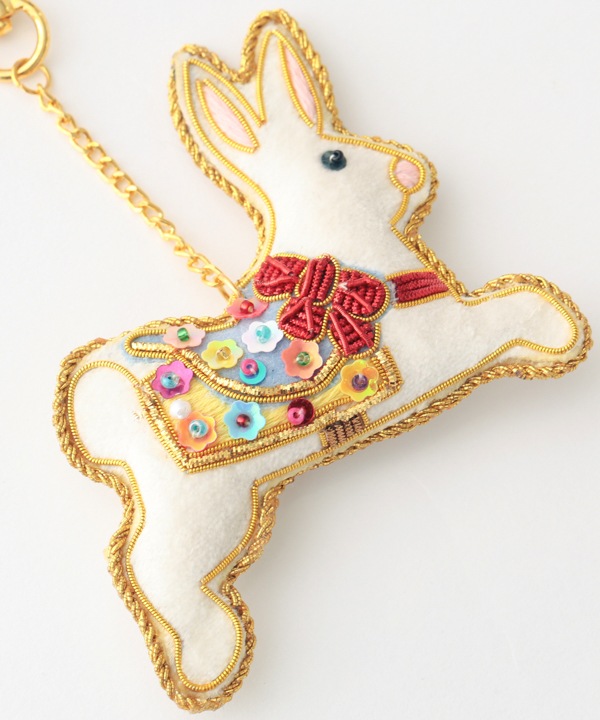 ザリ刺繍 ウサギ バッグチャーム（キーホルダー）  M21-2492 