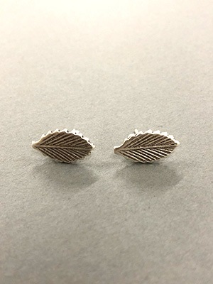 カレンシルバー リーフ スタッド ピアス TGSE-2221 ★