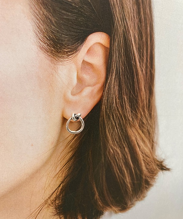 カレンシルバー 結び目サークル スタッド ピアス TGSE-2222 ★