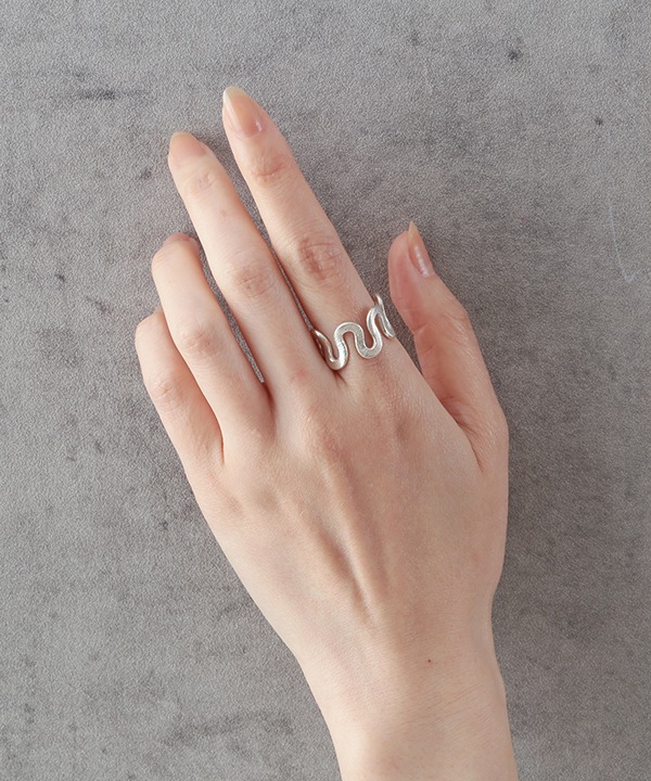 カレンシルバー 幅広 ウェーブ リング（3サイズ） TGSR-2205 ★