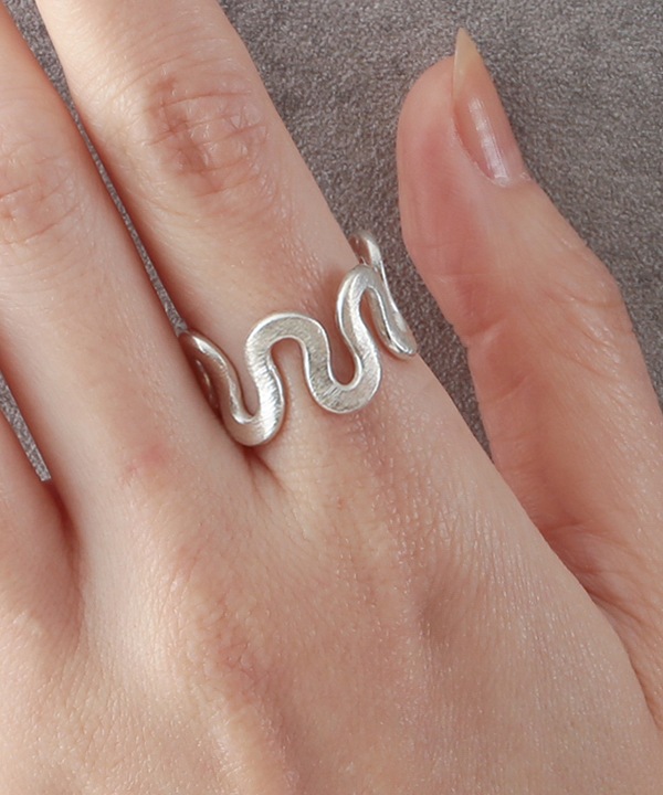 カレンシルバー 幅広 ウェーブ リング（3サイズ） TGSR-2205 ★