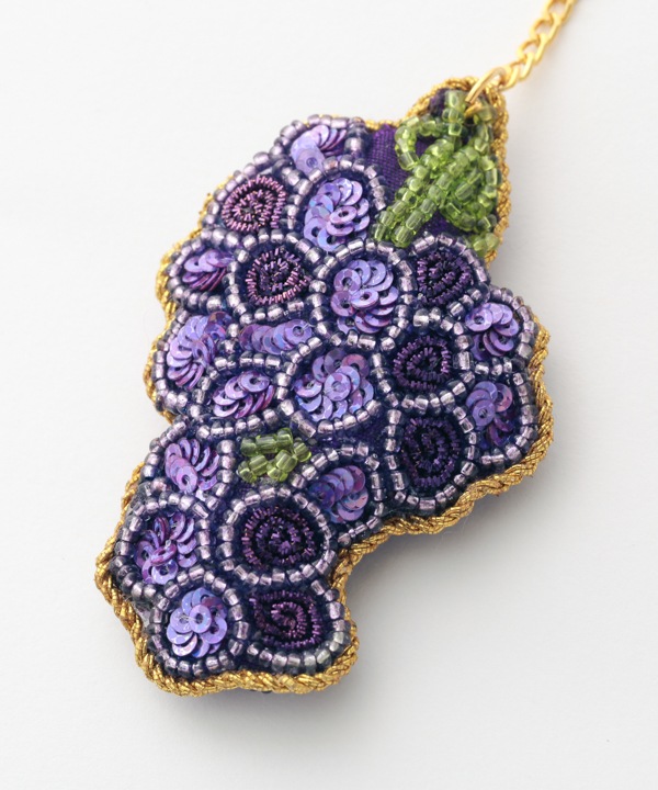 ザリ刺繍 ぶどう バッグチャーム（キーホルダー）  M21-2743