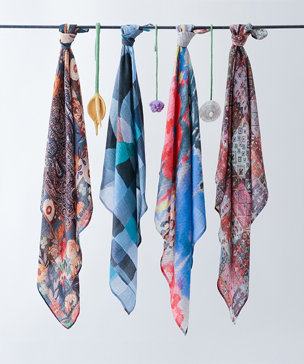 ウールシルク 大花プリントスカーフ B25W008MX