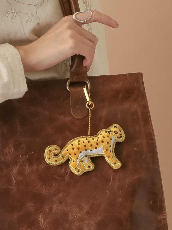ザリ刺繍レオパード バッグチャーム（キーホルダー） M21-1353 