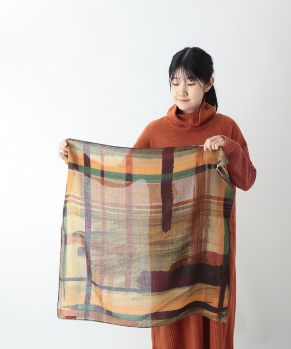 ウール混 アート調プリントスカーフ B25W013