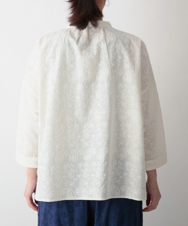 ペイズリーと小花柄刺繍コットンギャザーブラウス 26S408 | アパレル