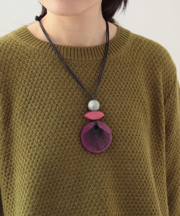 レジン ラディアルデザインネックレス A25WPN012WI