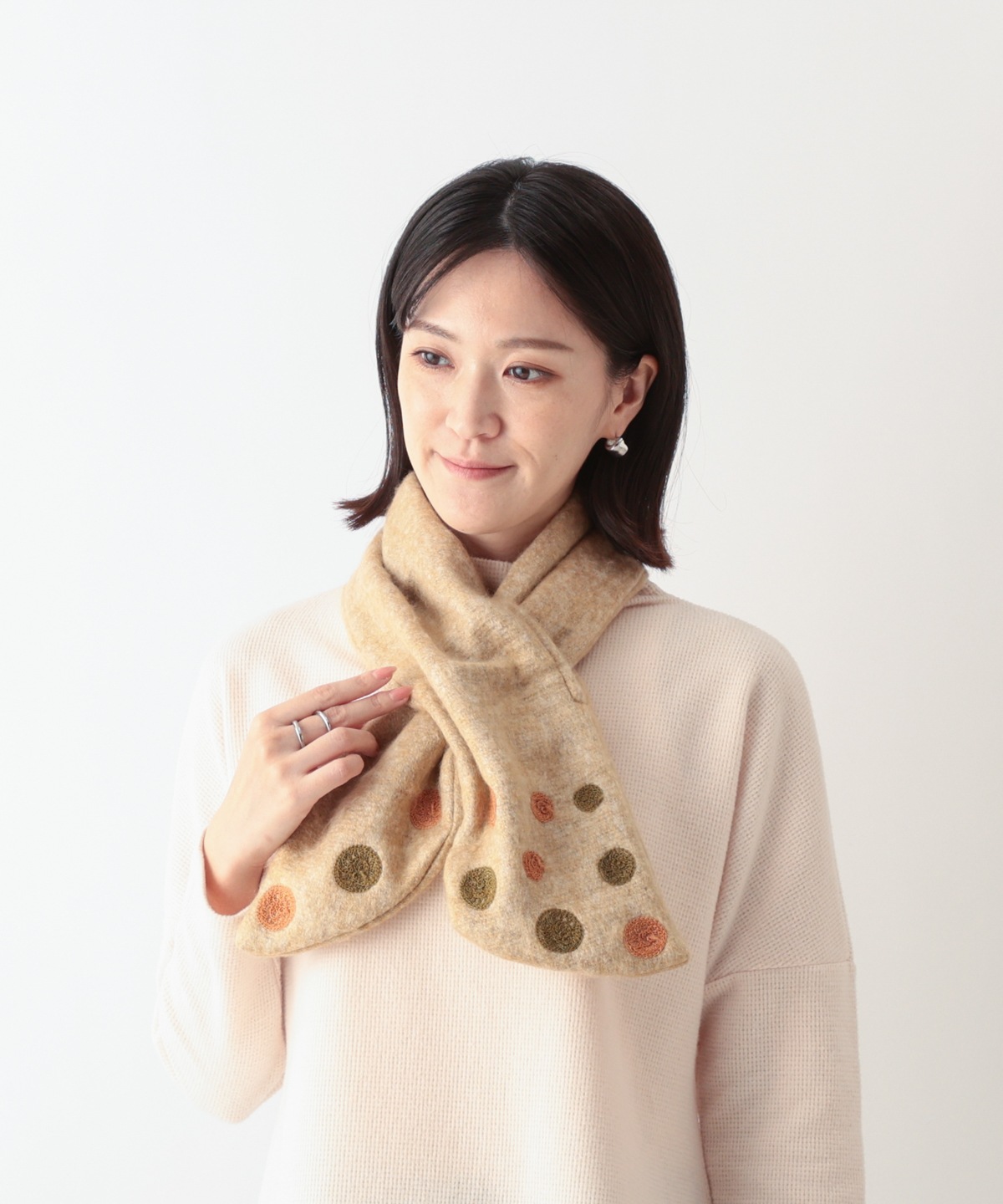 ドット刺繍ミニショール B25W026