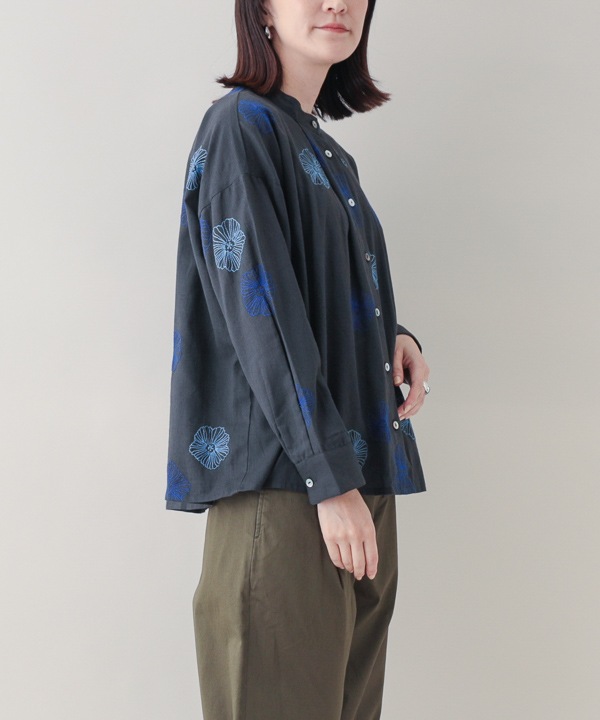 綿麻踊るお花たち刺繍シャツブラウス 25W408