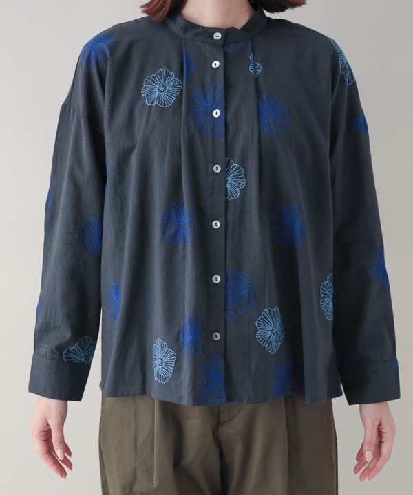 綿麻踊るお花たち刺繍シャツブラウス 25W408