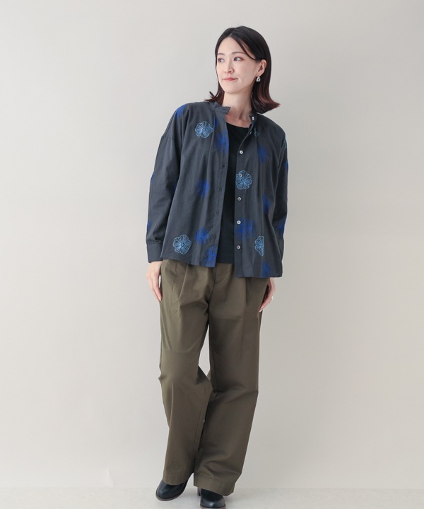 綿麻踊るお花たち刺繍シャツブラウス 25W408