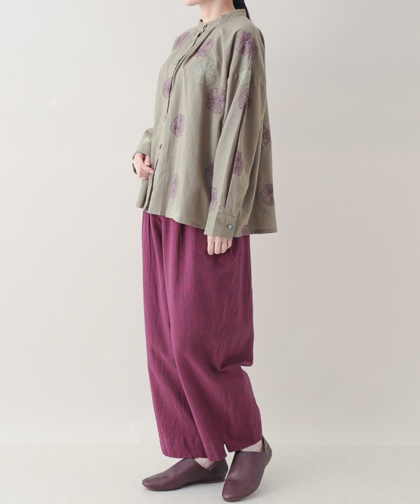 綿麻踊るお花たち刺繍シャツブラウス 25W408