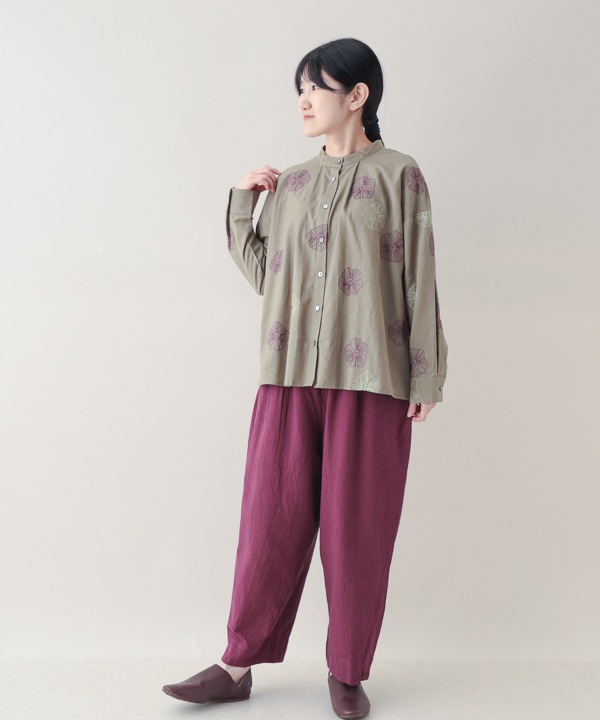 綿麻踊るお花たち刺繍シャツブラウス 25W408