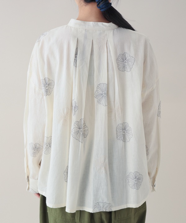 綿麻踊るお花たち刺繍シャツブラウス 25W408