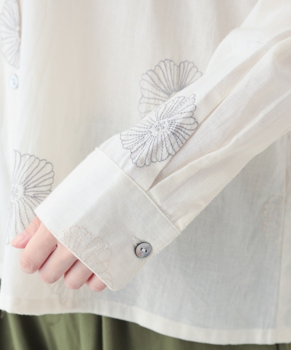 綿麻踊るお花たち刺繍シャツブラウス 25W408