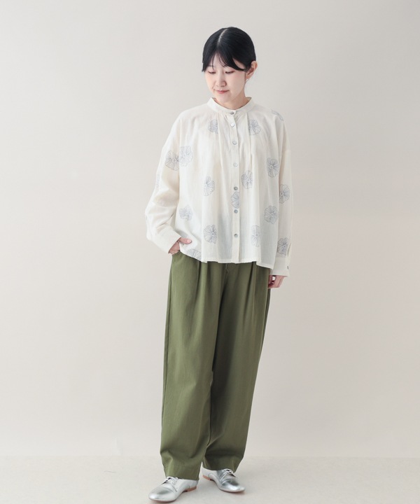 綿麻踊るお花たち刺繍シャツブラウス 25W408