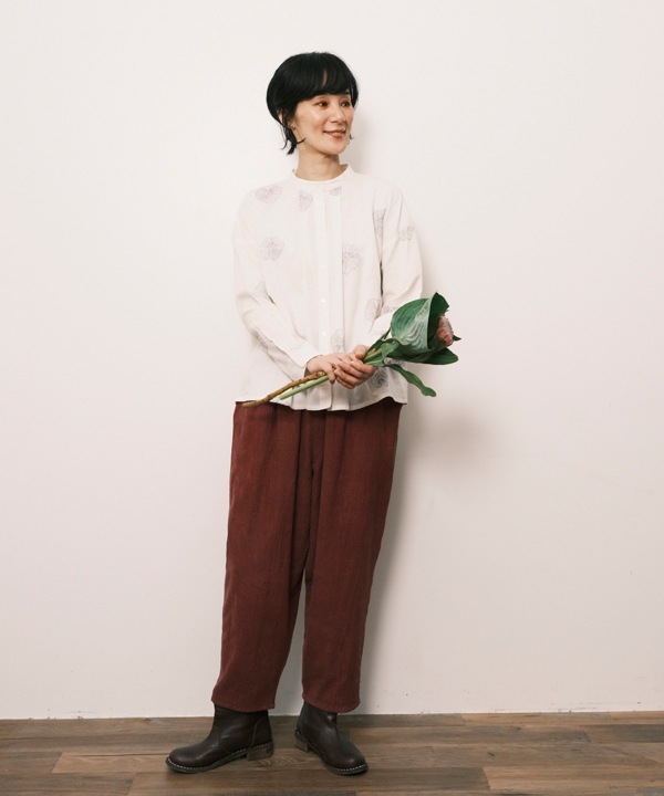 綿麻踊るお花たち刺繍シャツブラウス 25W408