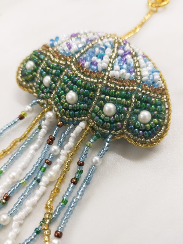 ザリ刺繍 クラゲ バッグチャーム（キーホルダー） M21-2428