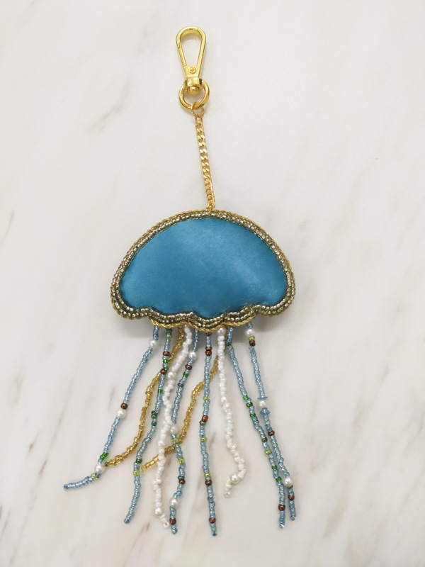 ザリ刺繍 クラゲ バッグチャーム（キーホルダー） M21-2428