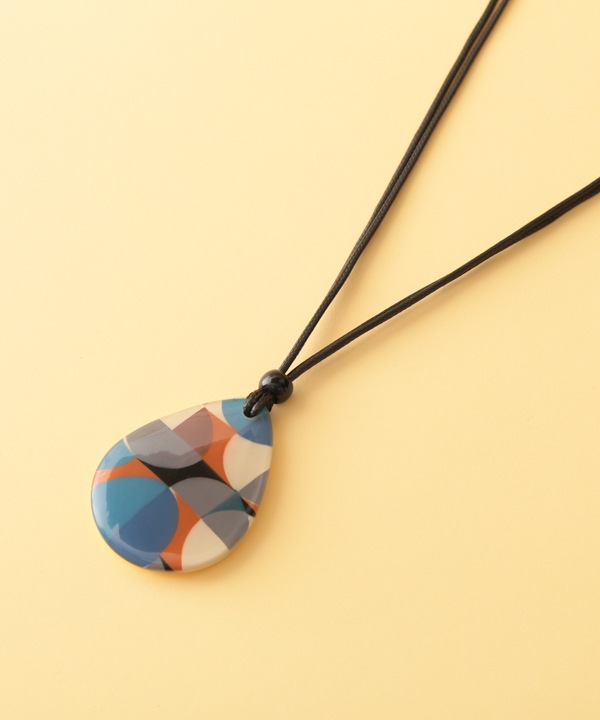 レジン 幾何学柄雫型ネックレス A25WPN021BL