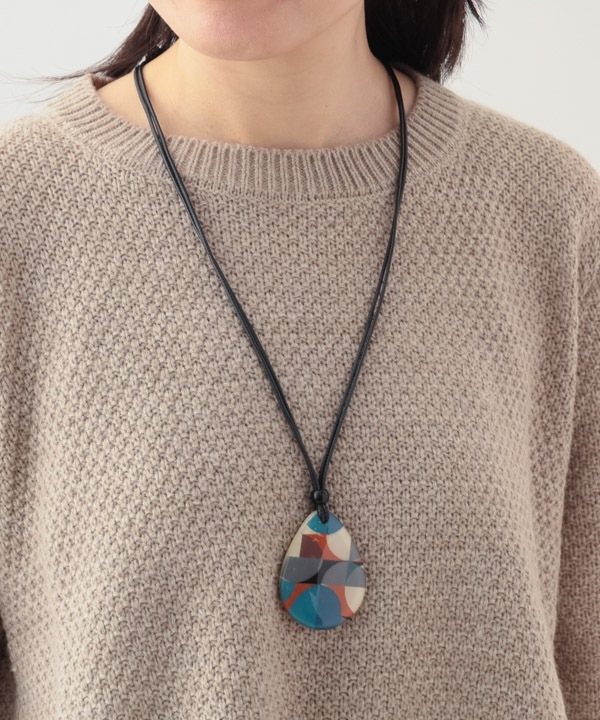 レジン 幾何学柄雫型ネックレス A25WPN021BL