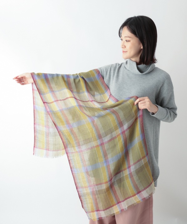 ウール100％ チェック柄ショール B25W032