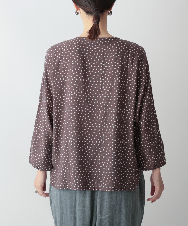 小さなポルカドット・ブロックプリント・綿麻レーヨンラフ・ブラウス 25W417