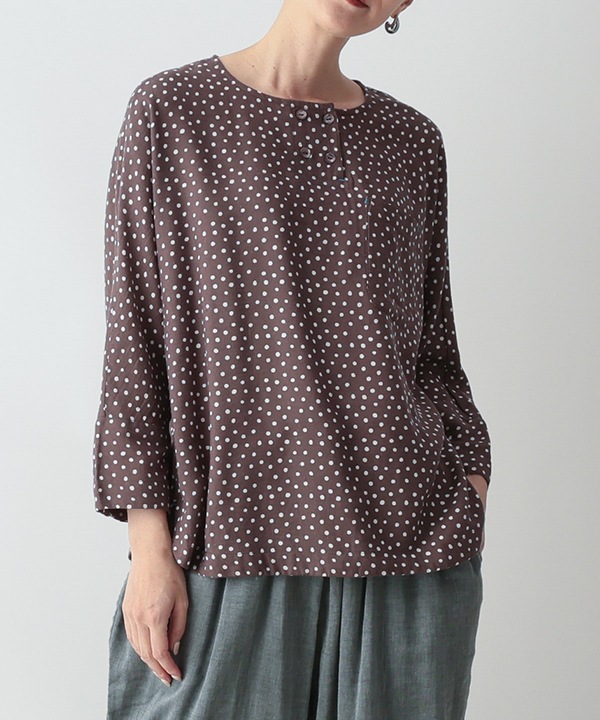 小さなポルカドット・ブロックプリント・綿麻レーヨンラフ・ブラウス 25W417