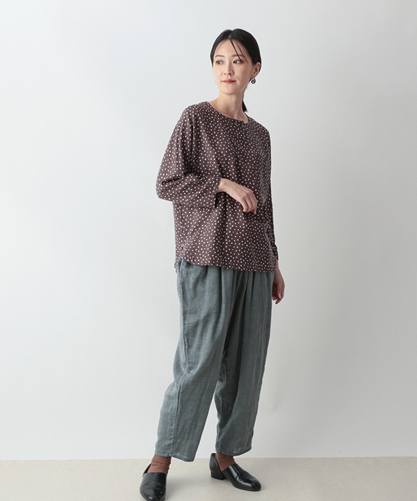 小さなポルカドット・ブロックプリント・綿麻レーヨンラフ・ブラウス 25W417