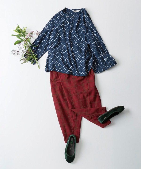 小さなポルカドット・ブロックプリント・綿麻レーヨンラフ・ブラウス 25W417