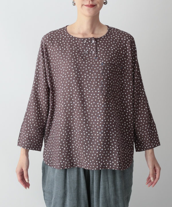 小さなポルカドット・ブロックプリント・綿麻レーヨンラフ・ブラウス 25W417