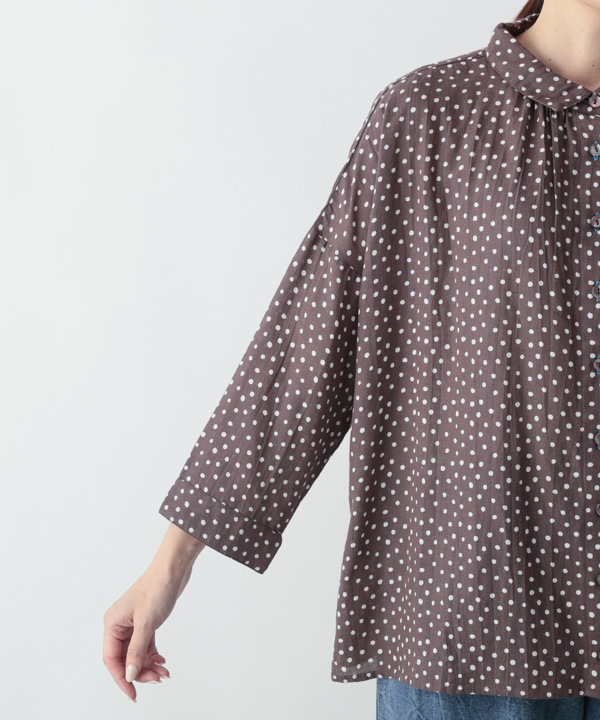 小さなポルカドット・ブロックプリント・綿麻レーヨンギャザーブラウス 25W418