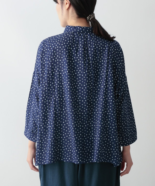 小さなポルカドット・ブロックプリント・綿麻レーヨンギャザーブラウス 25W418